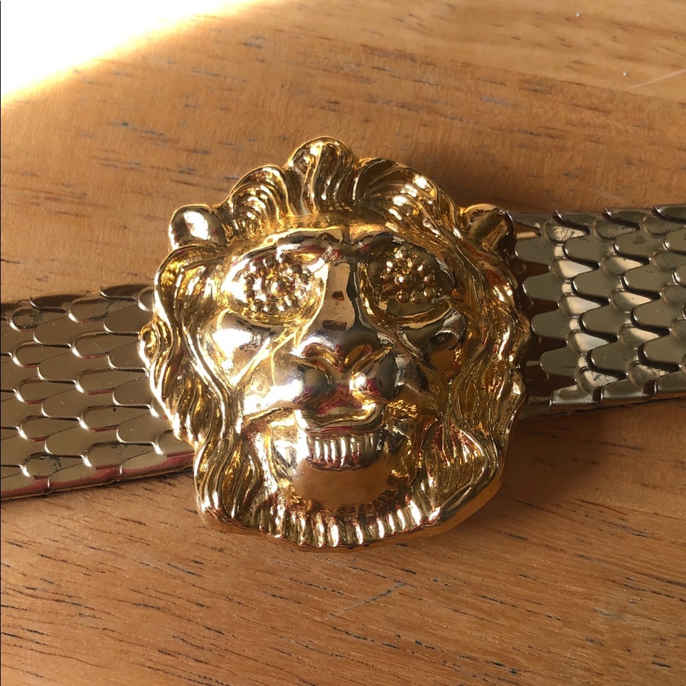 Women’s VTG Y2k retro stretchy Gold Lion head 1990s Belt Buckle